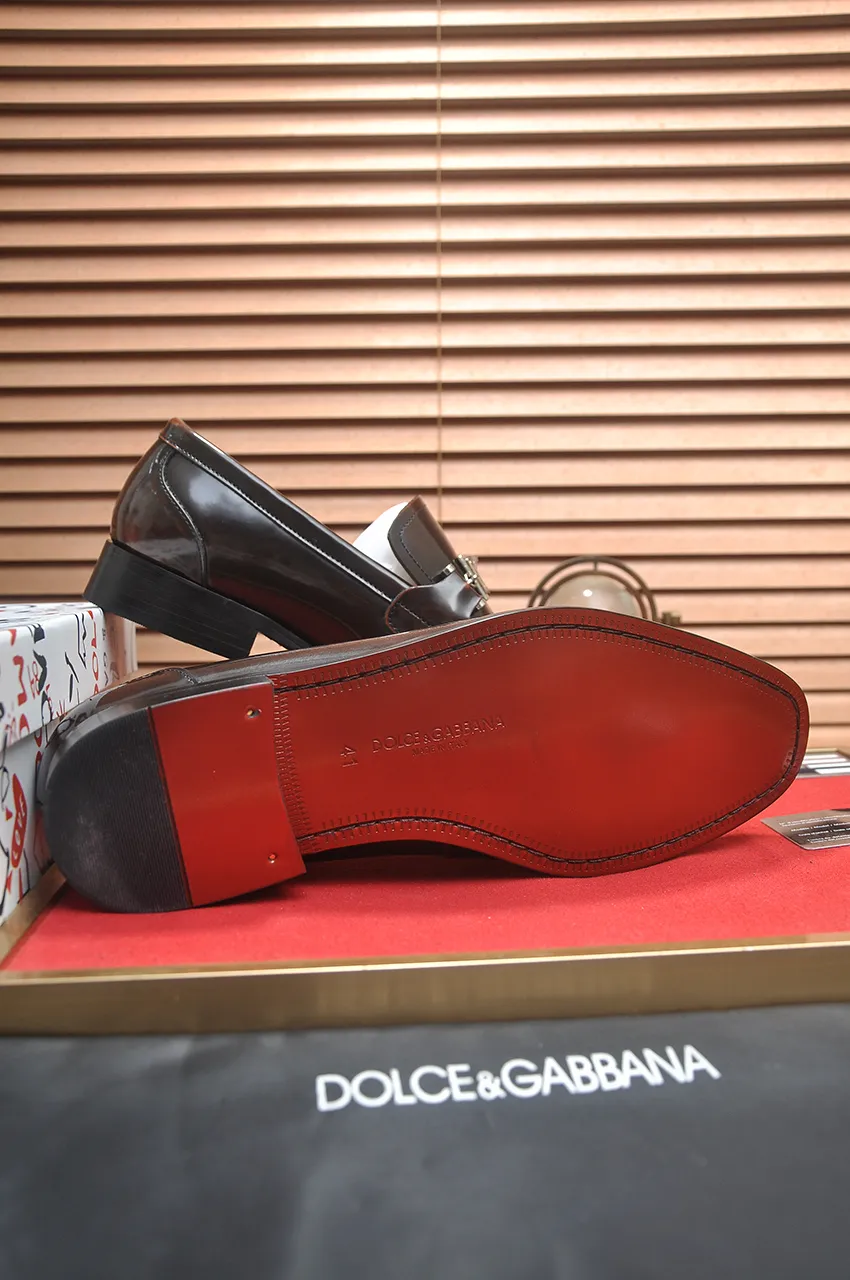 Men's men's shoes 💰500💶🌲 DG top 🔍🔍Men's new leather shoes 🚹 are on sale at the same time at the counter ⚠The uppers are imported cowhide from Italy, the entire imported cowhide lining, imported accessories 💪💪, completely 1⃣️ vs 1⃣️ replica 🇮 🇹💪💪, ⚠Sole: The original sole is specially provided by the original factory, the exclusive movable molded sole is super comfortable, ⚠The original factory follows the order, 🔍🔍high quality, you can enter and exit the counter at will, welcome to compare ⚠Size: 38-44 (45 customized)